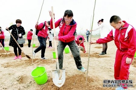 特殊孩子来天怡山生态园参加义务植树活动